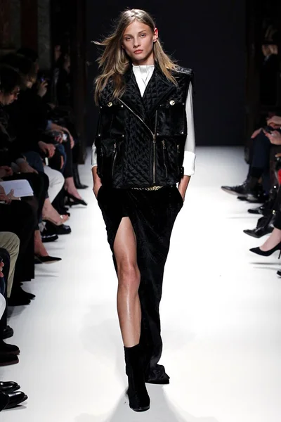 Look 32